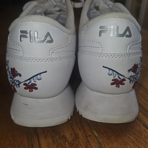 FILA Women Disruptor Sneakers White With Flower Embroidery Size 8. - Picture 7 of 10